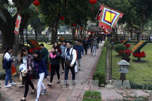 Mùng 4 Tết, thời tiết ấm thích hợp với hoạt động du xuân ảnh 1